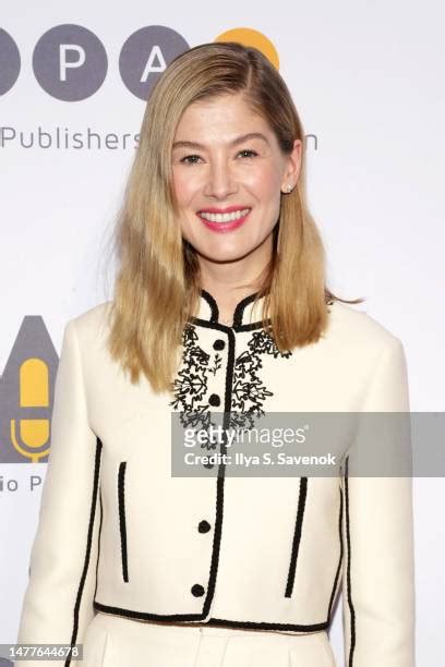 13,943 Rosamund Pike Photos & High Res Pictures